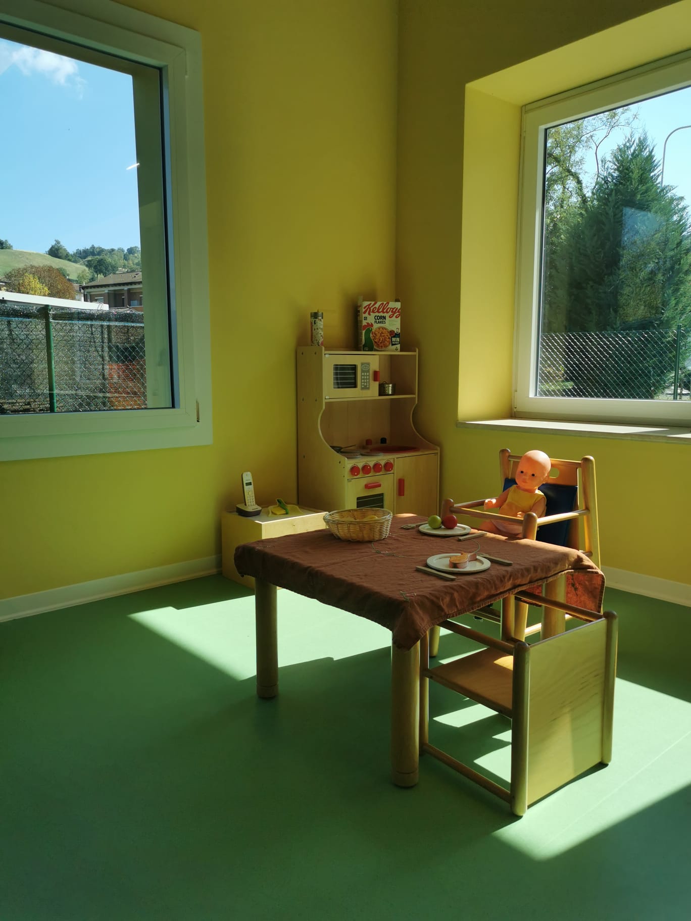 Un'immagine che ritrae pavimentazione, legna, design d'interni, pavimento e mobilia.