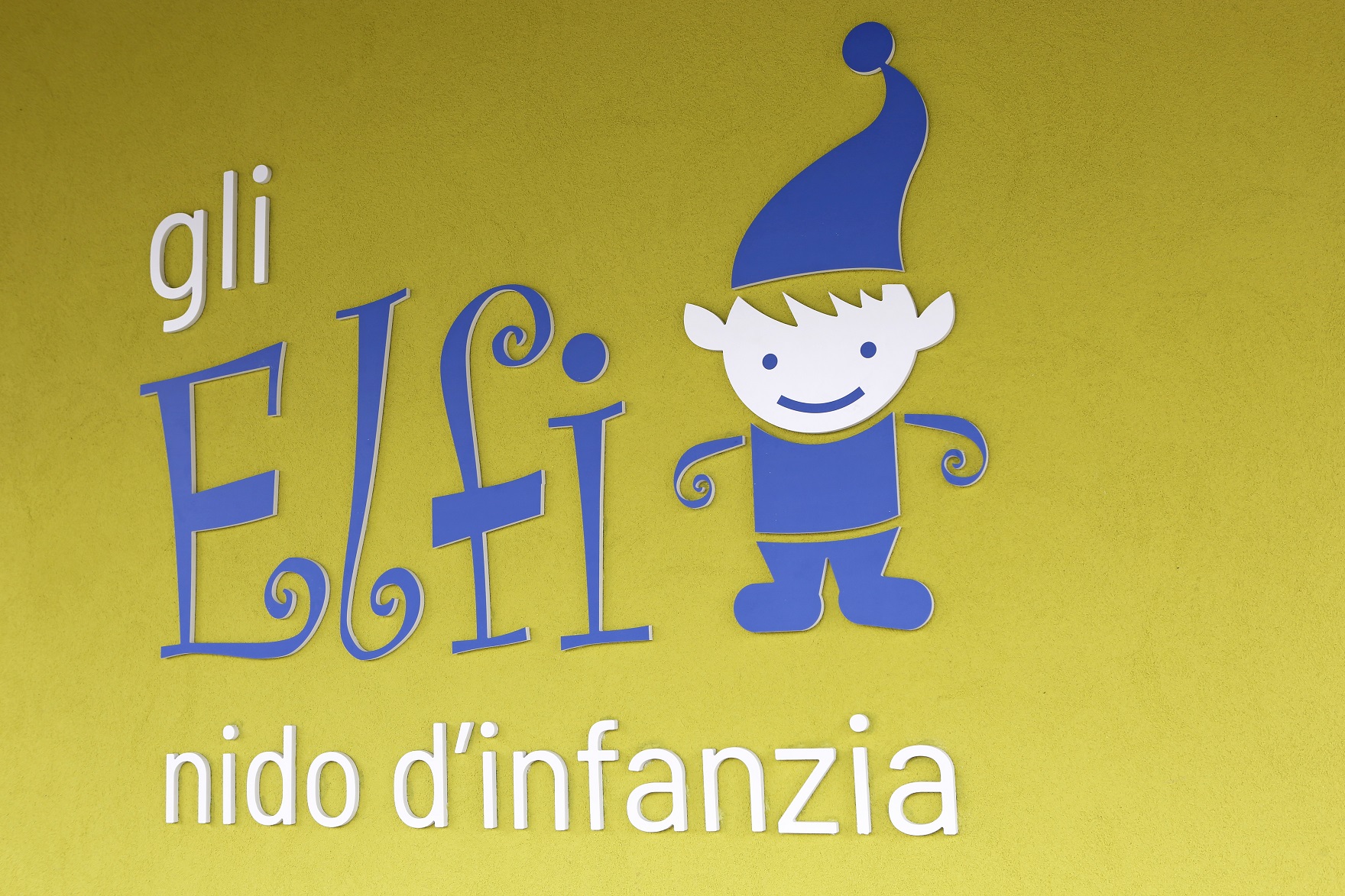 Un'immagine che ritrae felicità, personaggio immaginario, bambino, grafica e graphic design.