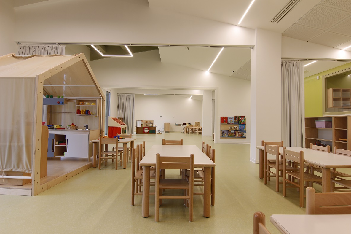 Un'immagine che ritrae design d'interni, soffitto, mobilia, pavimentazione e illuminazione.