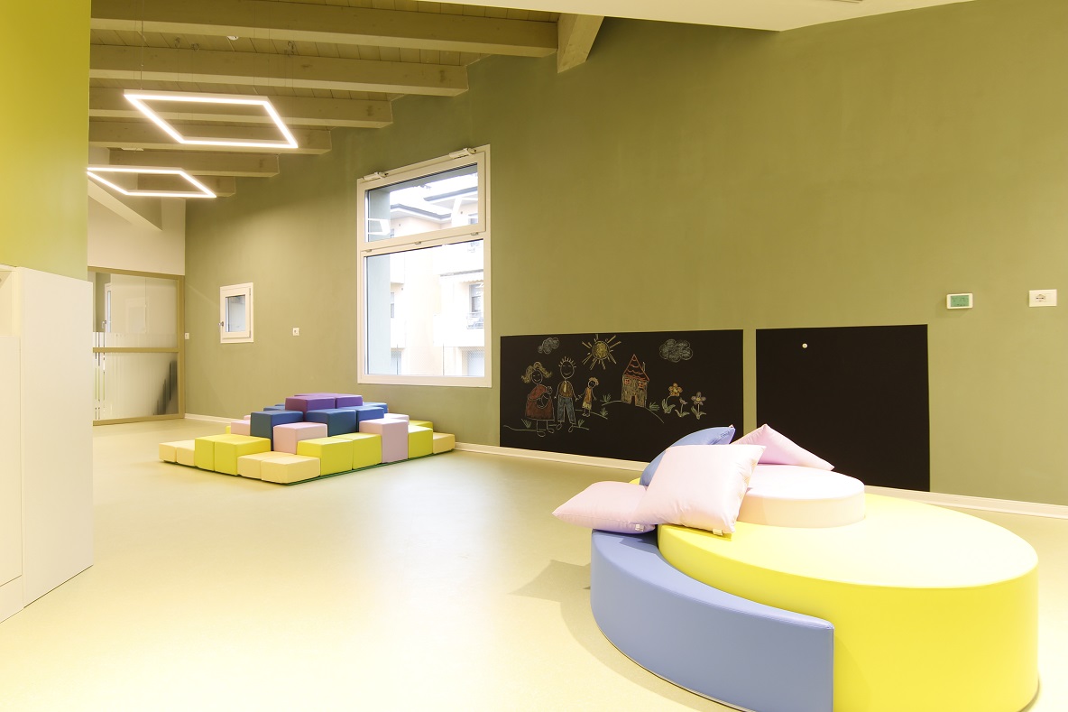 Un'immagine che ritrae pavimentazione, design d'interni, pavimento, soffitto e architettura.