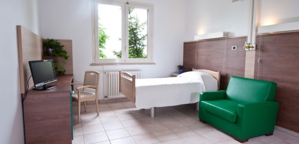 Un'immagine che ritrae mobilia, design d'interni, appartamento, pavimento e camera.