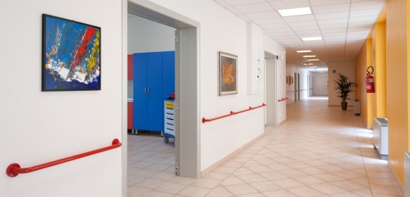 Un'immagine che ritrae pavimentazione, parete, pavimento, soffitto e design d'interni.