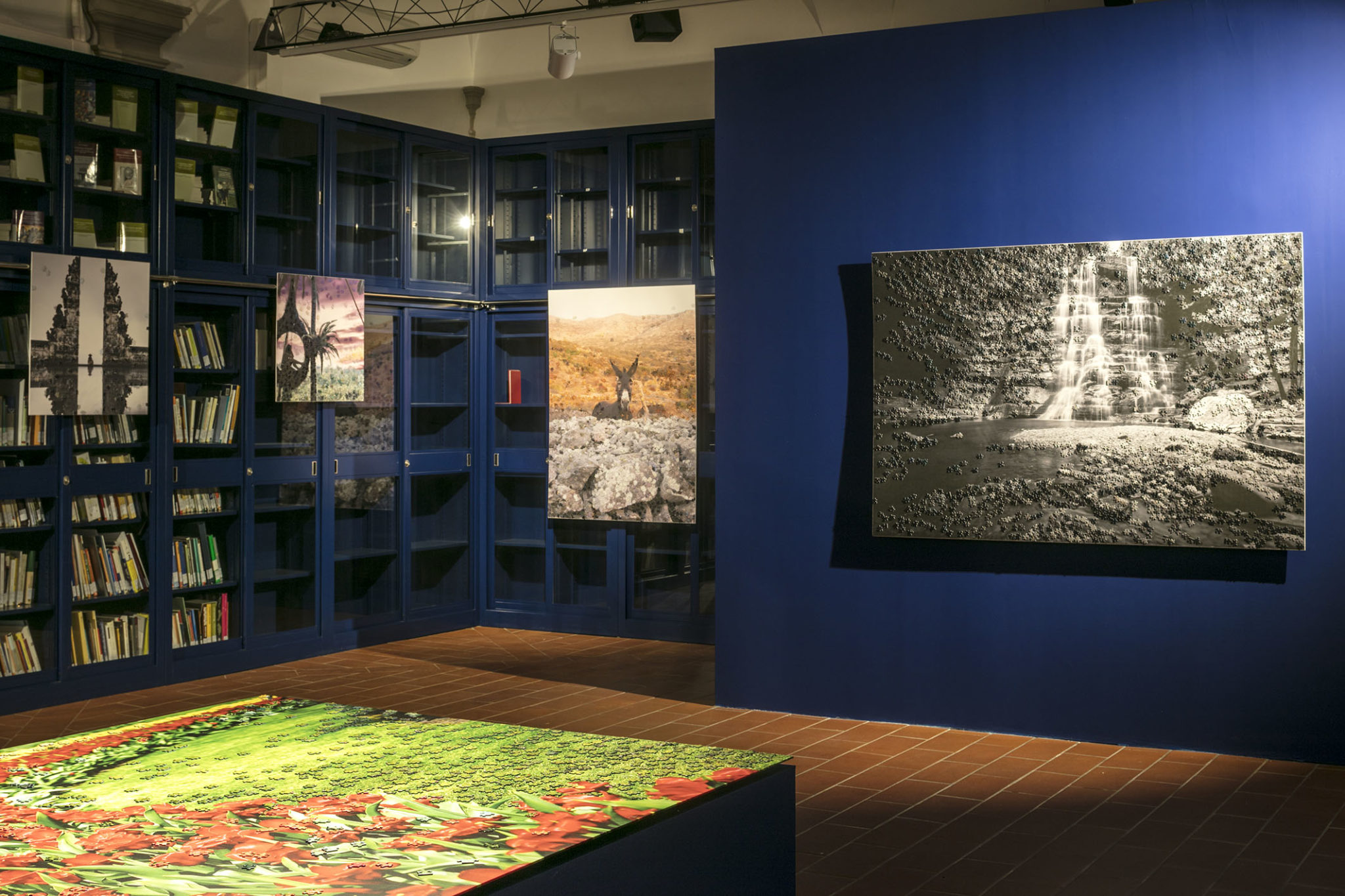 Un'immagine che ritrae design d'interni, pavimentazione, mostra, collezione e museo.