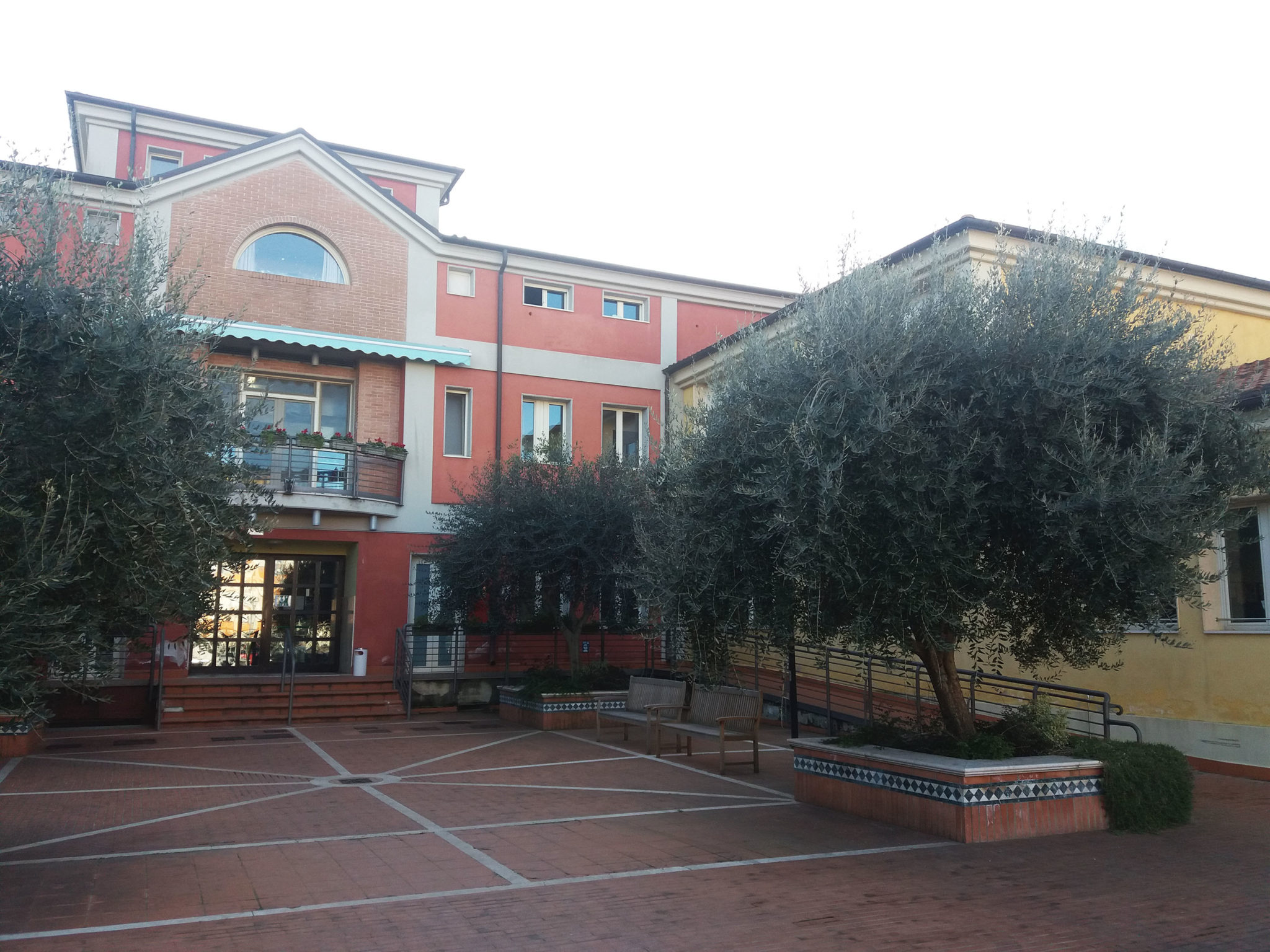 Un'immagine che ritrae piante, casa, progettazione urbana, cortile e hacienda.