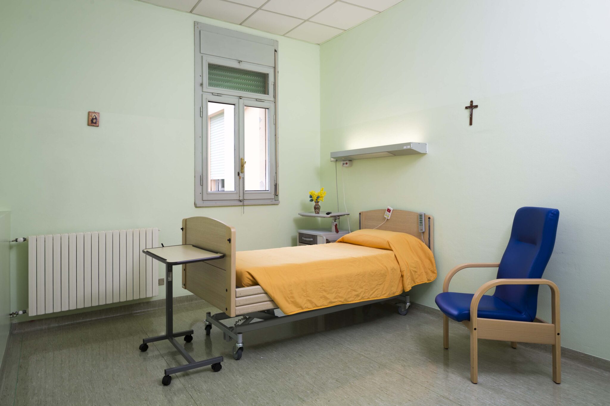 Un'immagine che ritrae mobilia, design d'interni, pavimentazione, pavimento e camera.