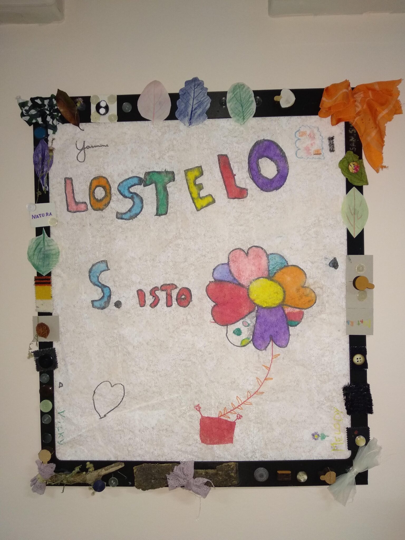 Un'immagine che ritrae carta, prodotto di carta, arti creative, mestiere e arte infantile.