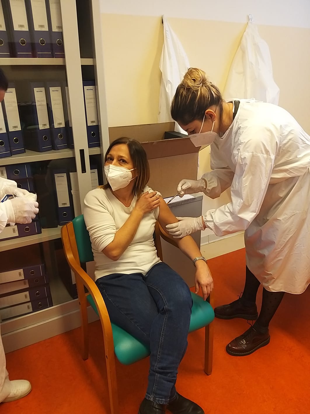 Un'immagine che ritrae medico, professionista sanitario, assistenza sanitaria, camera e comfort.