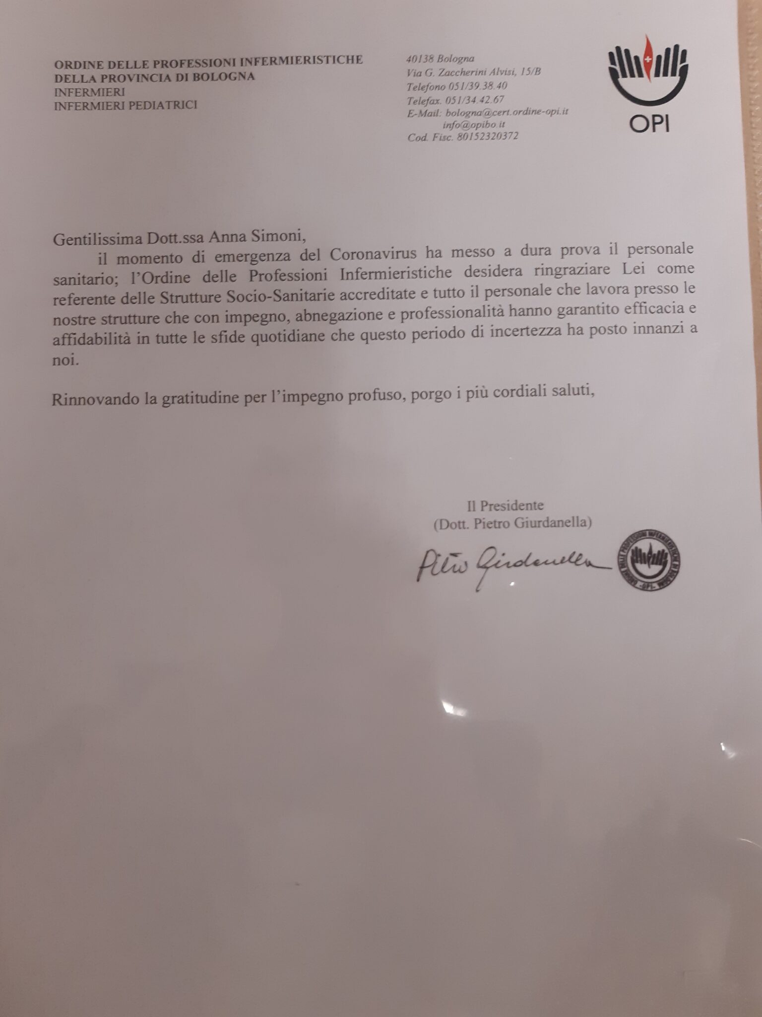 Un'immagine che ritrae testo, carta, font, prodotto di carta e documento.