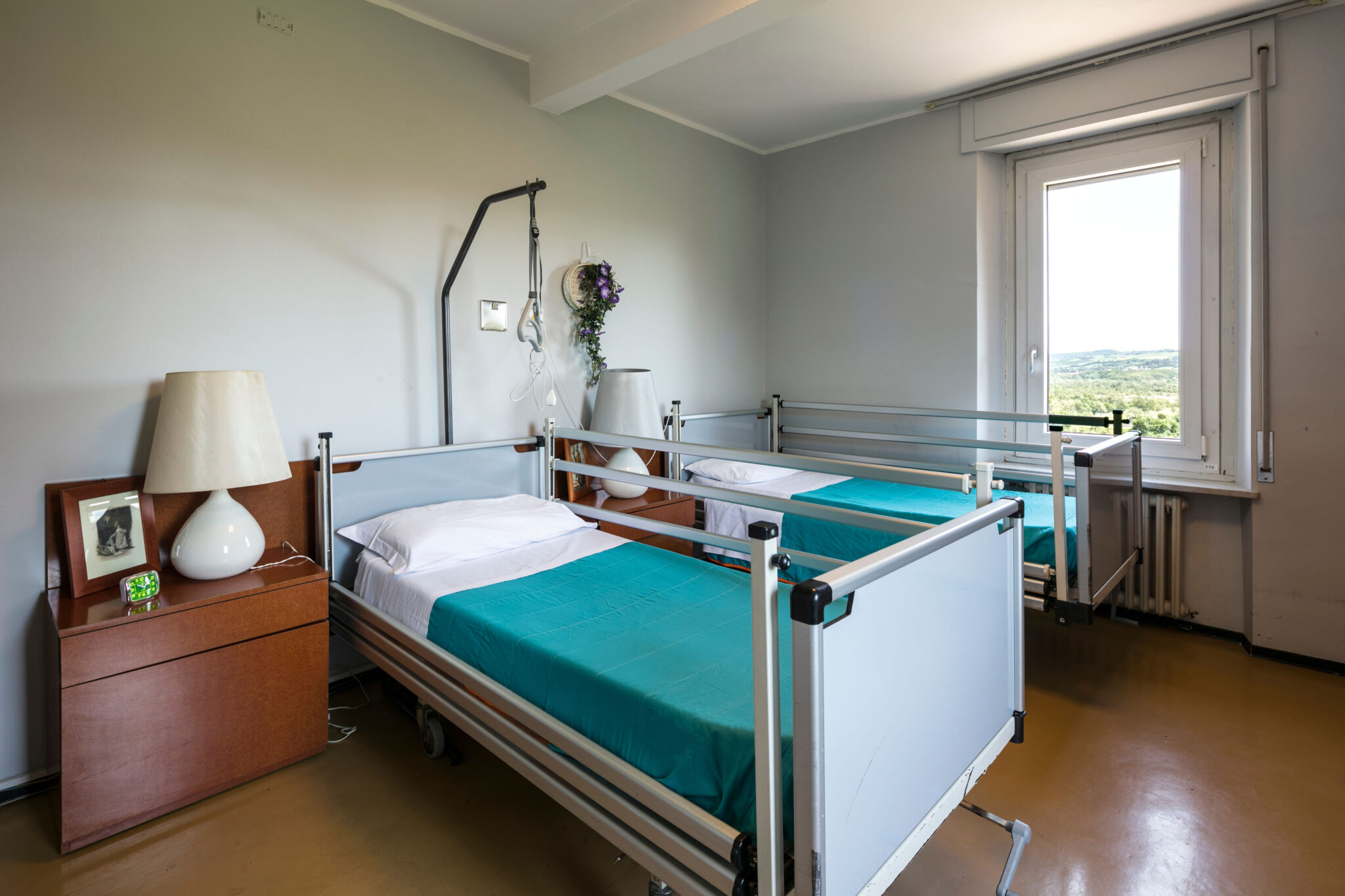Un'immagine che ritrae design d'interni, mobilia, pavimentazione, pavimento e appartamento.