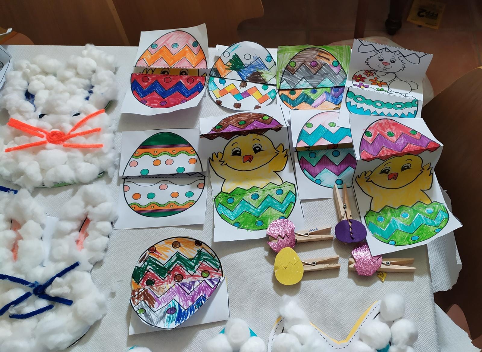 Un'immagine che ritrae arti creative, mestiere, uovo di pasqua, uovo e pasqua.