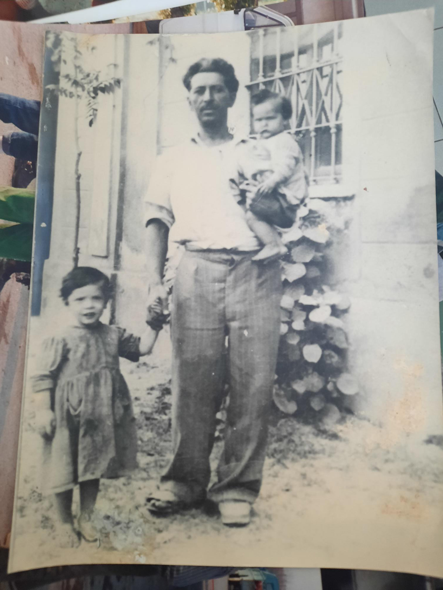 Un'immagine che ritrae persone, vestiario, fotografia, bambino e vita.