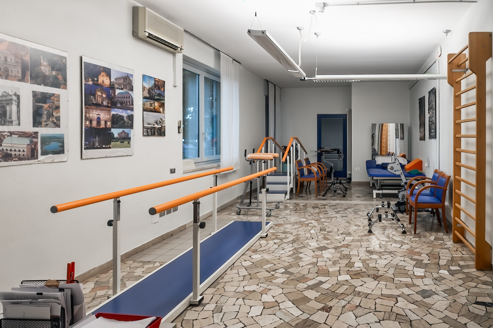 Un'immagine che ritrae pavimentazione, pavimento, design d'interni, soffitto e materiale composito.