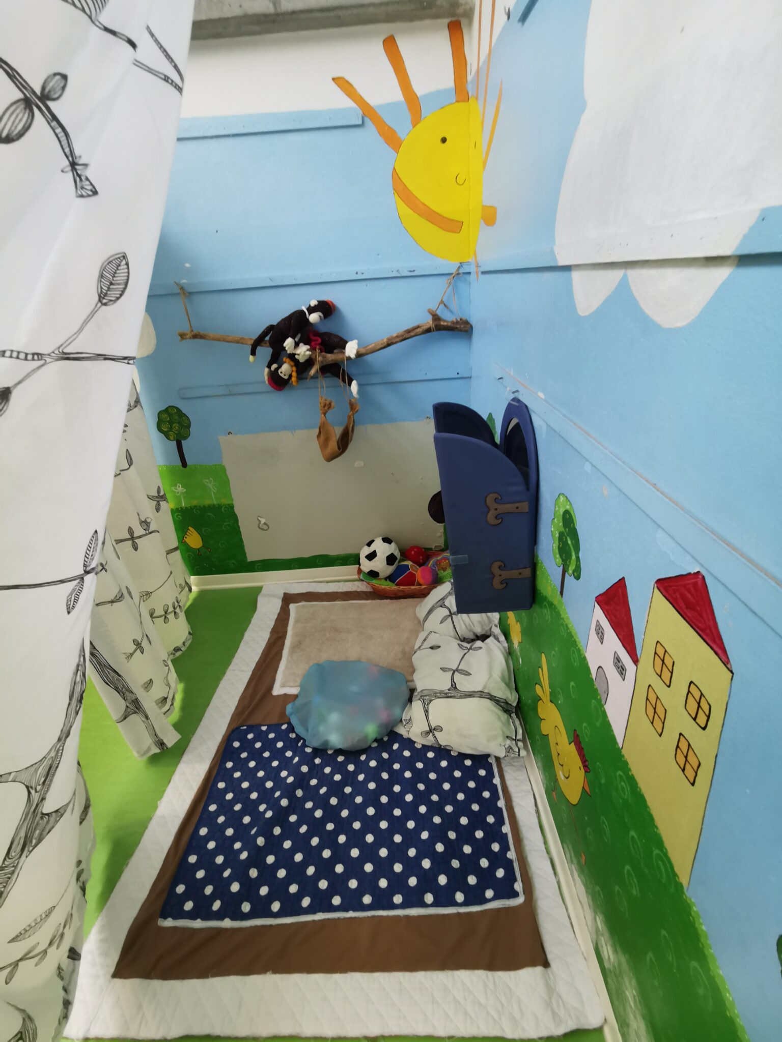 Un'immagine che ritrae tessile, biancheria, camera, camera da letto e giocattolo.