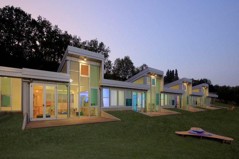 Un'immagine che ritrae zona residenziale, casa, materiale composito, proprietà e progetto.