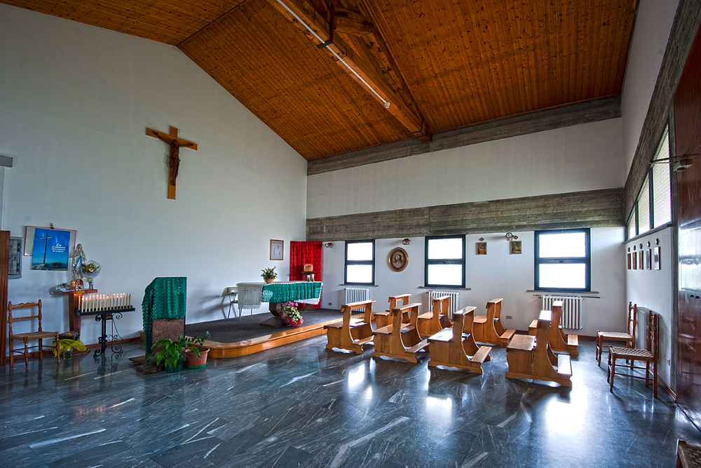 Un'immagine che ritrae legna, pavimentazione, soffitto, pavimento e design d'interni.