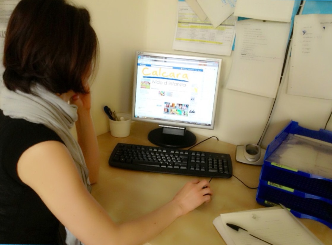 Un'immagine che ritrae dispositivo elettronico, periferica, dispositivo di input, monitor del computer e personal computer.