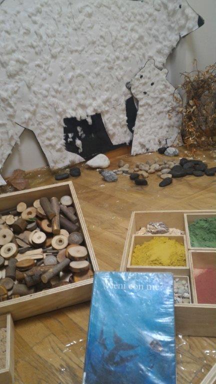 Un'immagine che ritrae materiale naturale, colore e compensato.