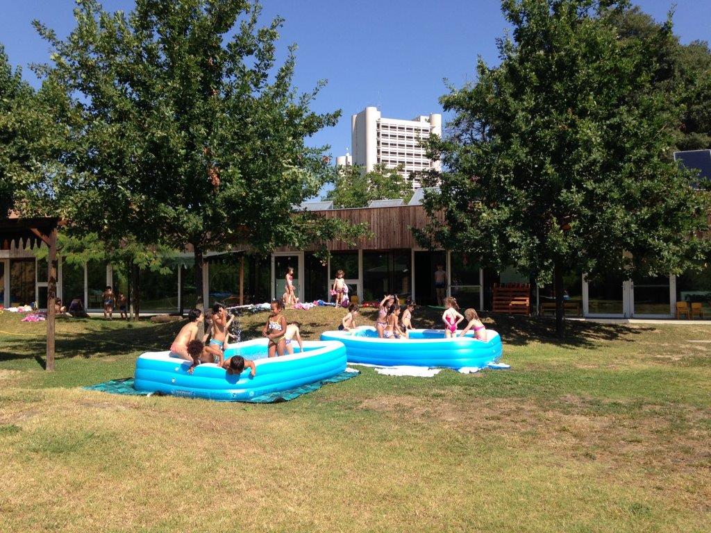 Un'immagine che ritrae ricreazione, tempo libero, divertimento, vacanza e piscina.