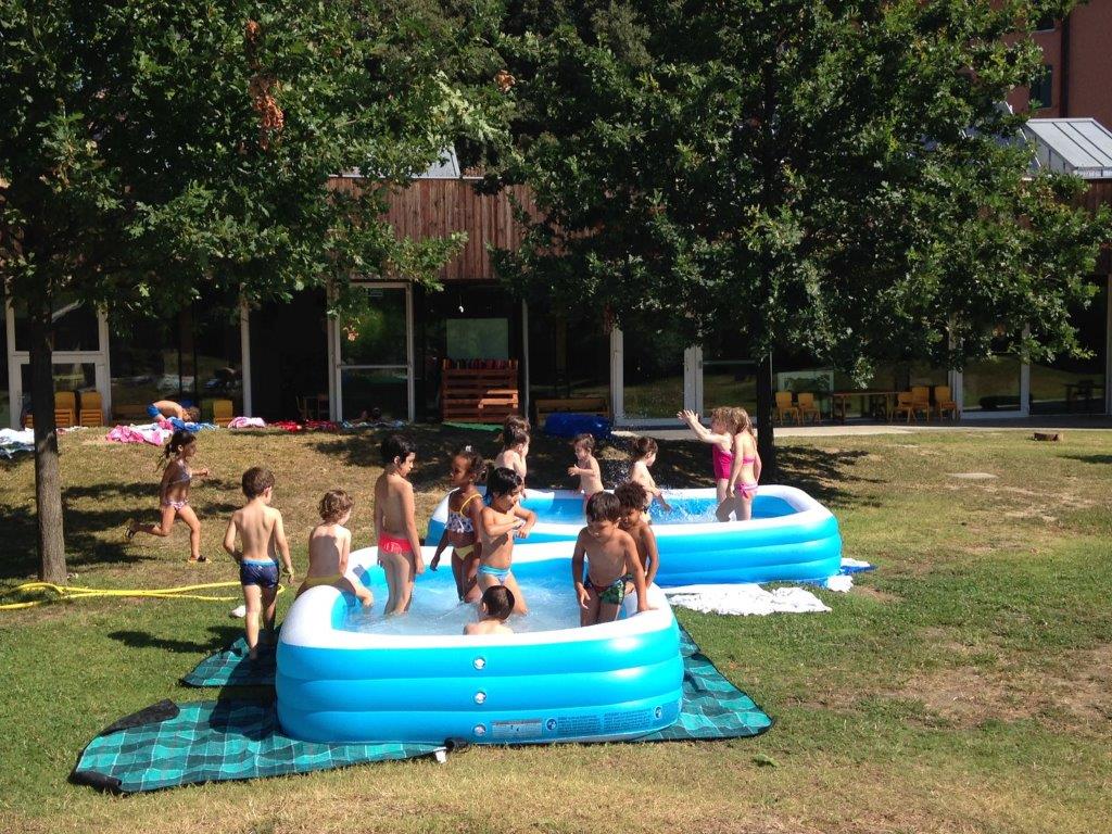 Un'immagine che ritrae ricreazione, tempo libero, divertimento, estate e gonfiabile.