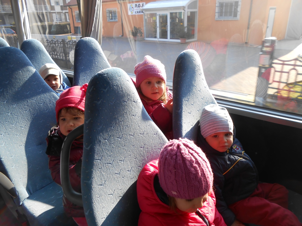 Un'immagine che ritrae giacca, ricreazione, divertimento, bambino e tempo libero.
