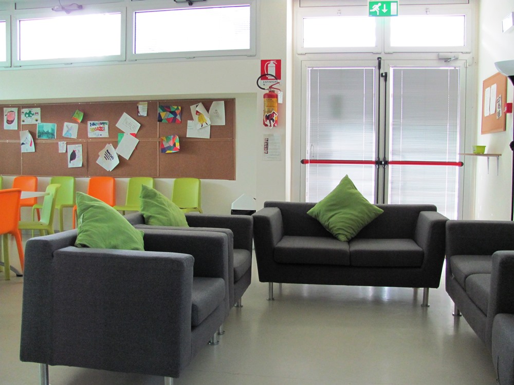 Un'immagine che ritrae mobilia, design d'interni, pavimentazione, pavimento e soffitto.