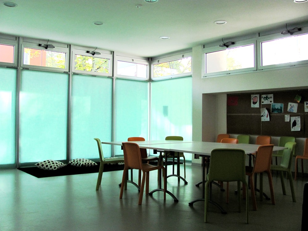 Un'immagine che ritrae mobilia, design d'interni, pavimentazione, pavimento e soffitto.