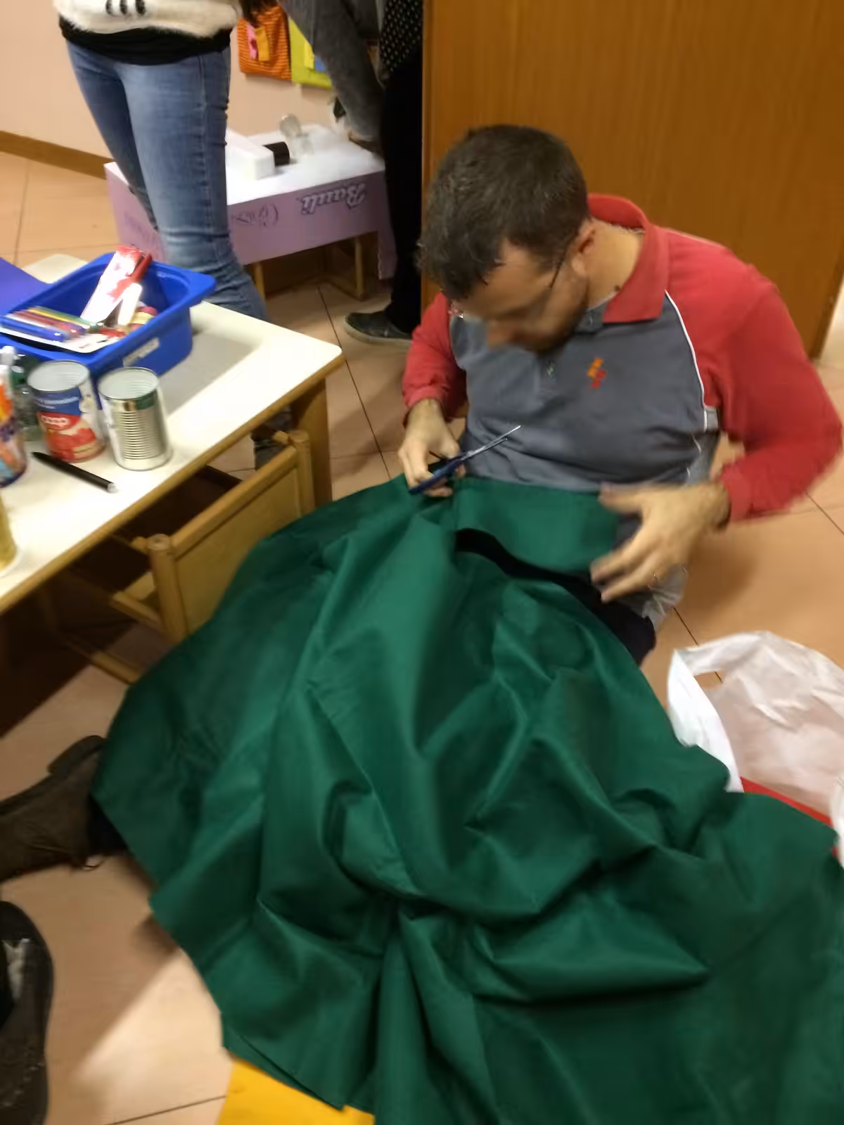 Un'immagine che ritrae tessile, plastica e biancheria.