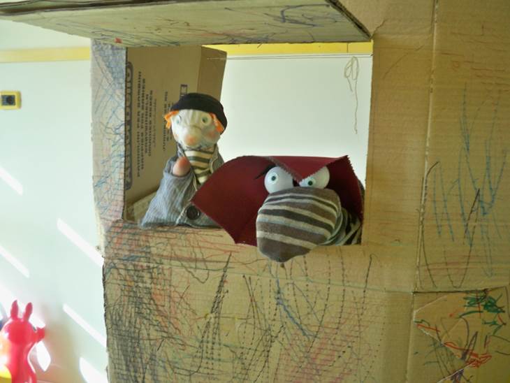 Un'immagine che ritrae giocattolo, peluche, carta, prodotto di carta e peluche.
