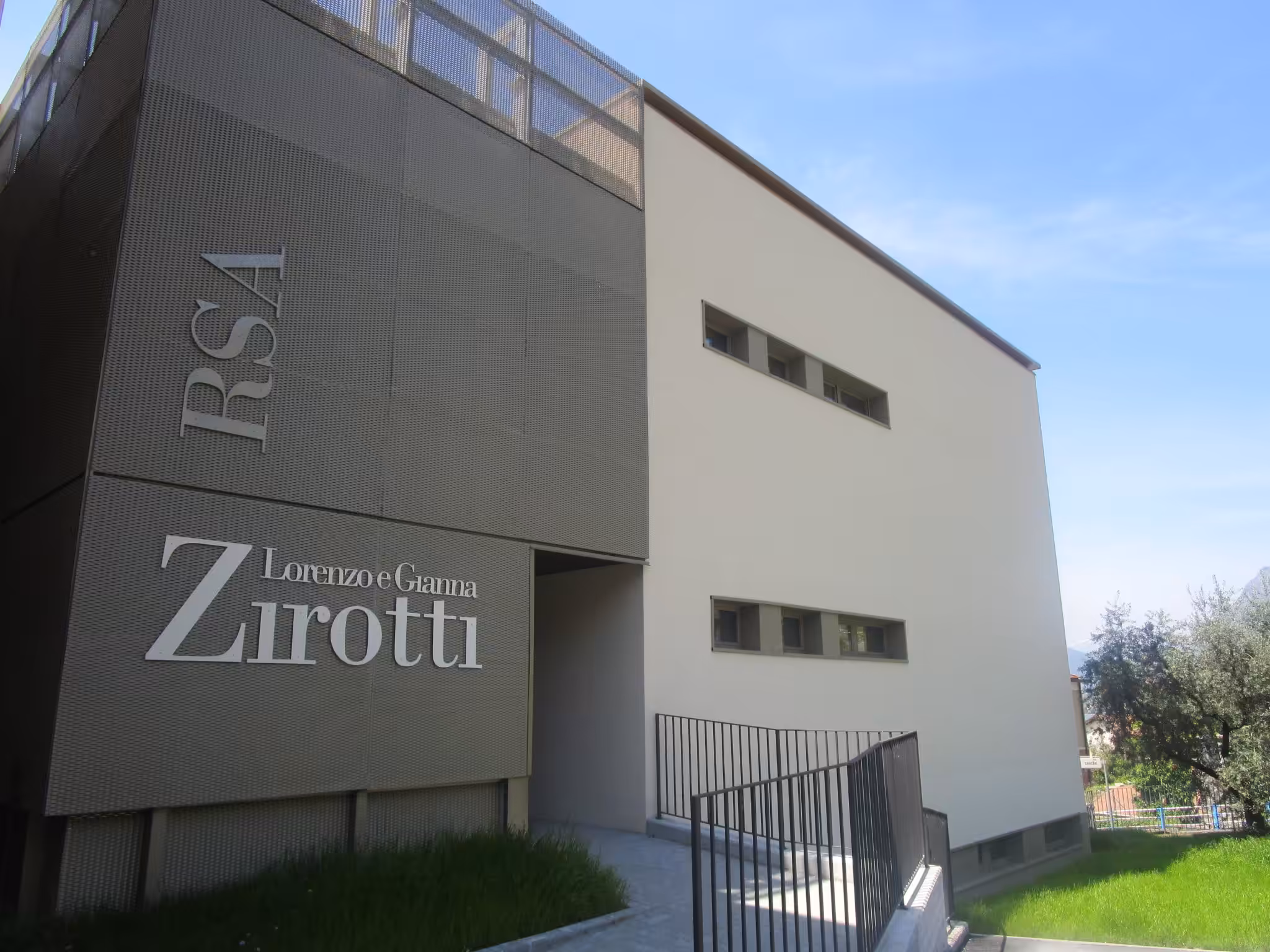 Un'immagine che ritrae sede centrale, sede centrale aziendale e azienda.