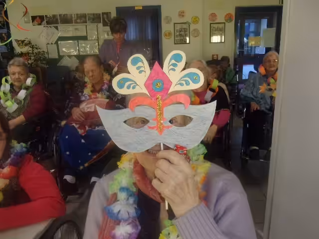 Un'immagine che ritrae sorriso, espressione facciale, evento, divertimento e masque.