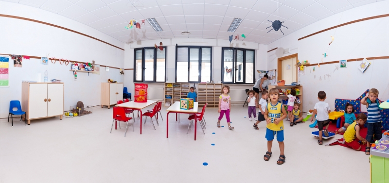 Un'immagine che ritrae design d'interni, pavimentazione, camera, asilo e soffitto.