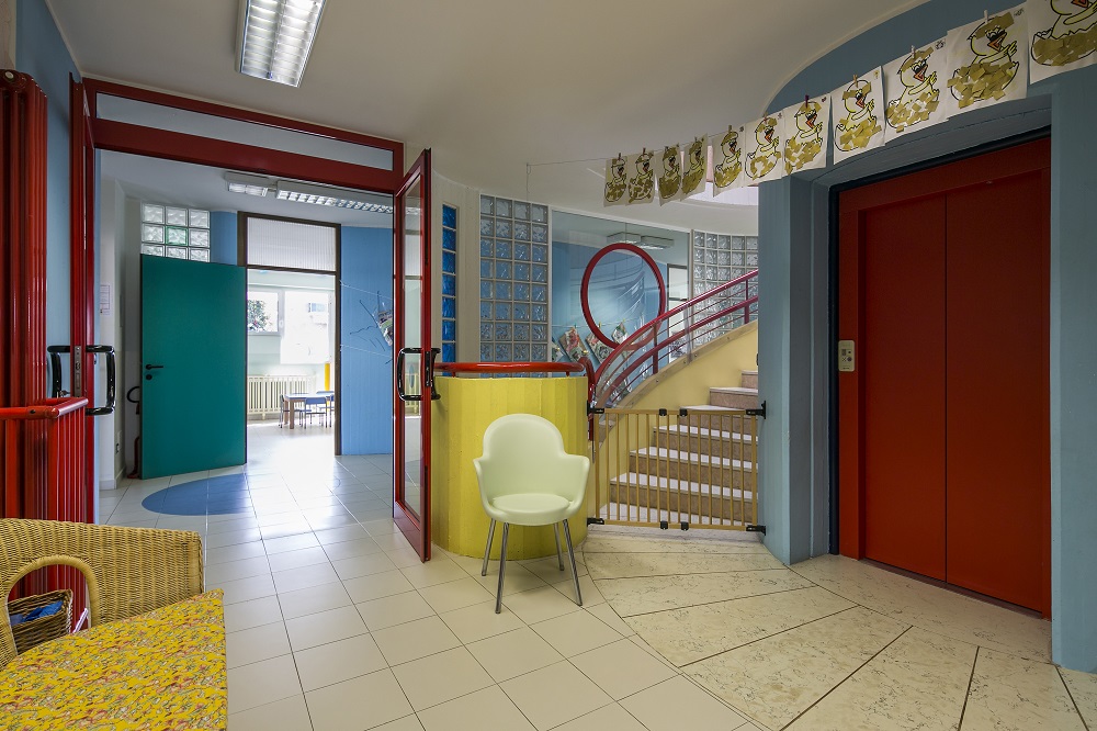 Un'immagine che ritrae pavimentazione, design d'interni, pavimento, soffitto e camera.