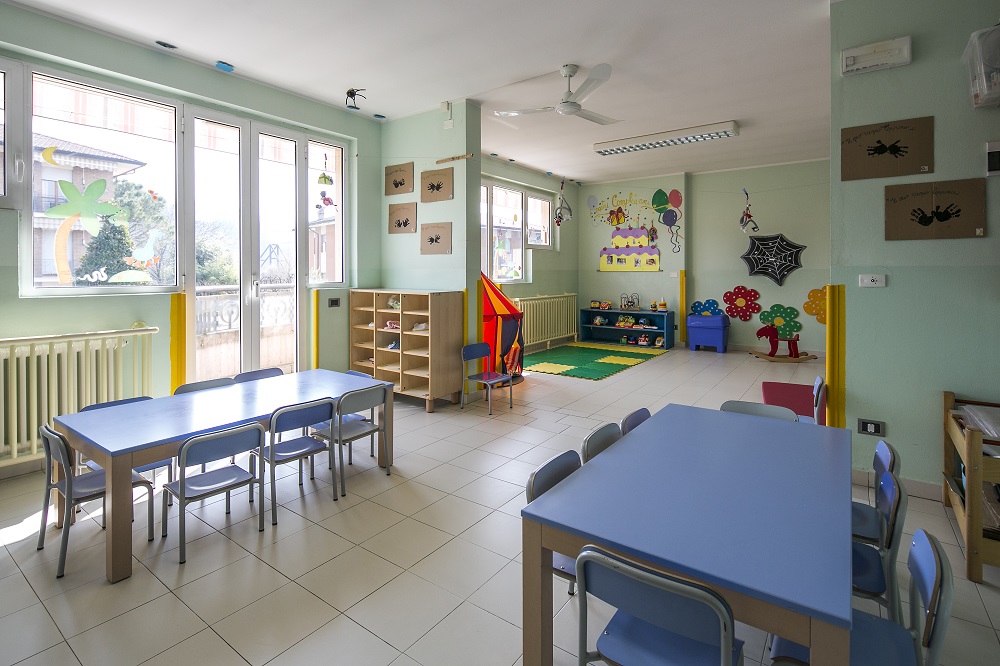 Un'immagine che ritrae pavimentazione, design d'interni, soffitto, pavimento e mobilia.