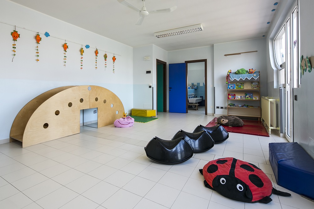 Un'immagine che ritrae pavimentazione, pavimento, design d'interni, soffitto e camera.