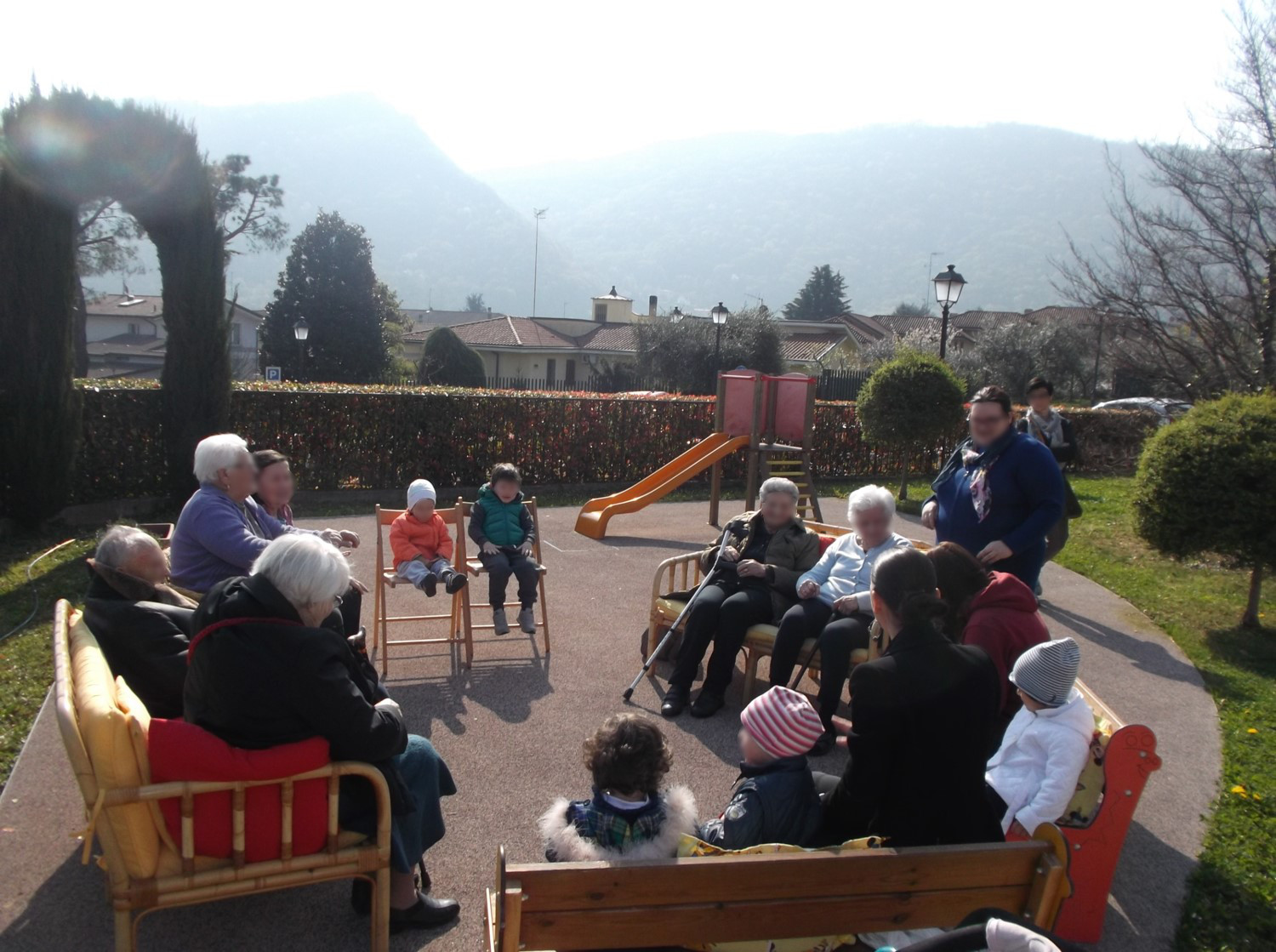 Un'immagine che ritrae comunità, bambino, tempo libero, ricreazione e primavera.