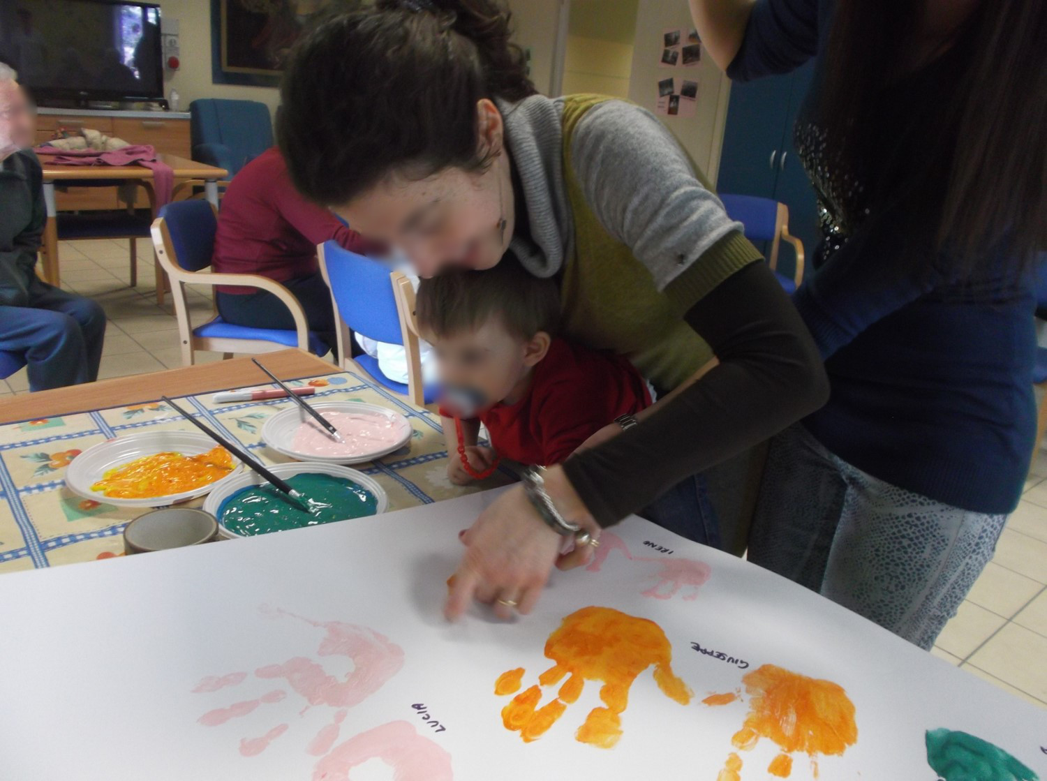 Un'immagine che ritrae mano, dito, bambino, carta e apprendimento.