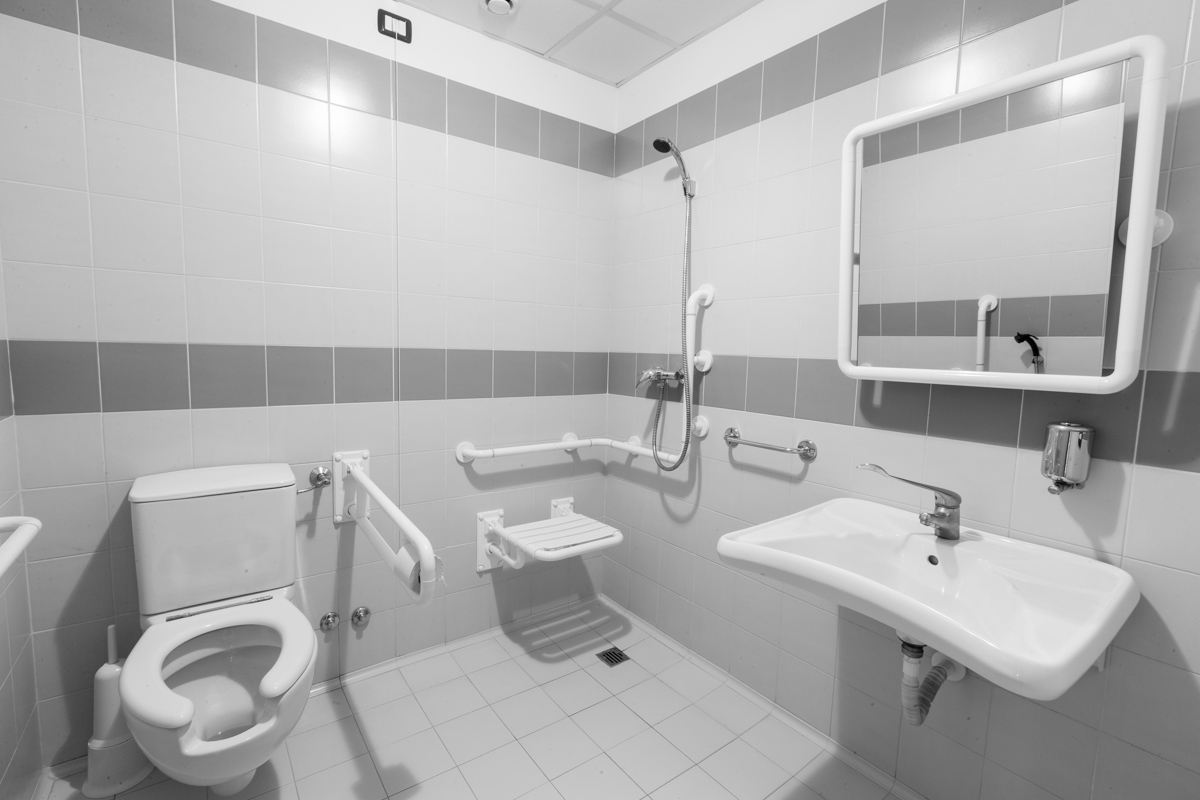 Un'immagine che ritrae apparecchio idraulico, pavimentazione, design d'interni, pavimento e idraulica.